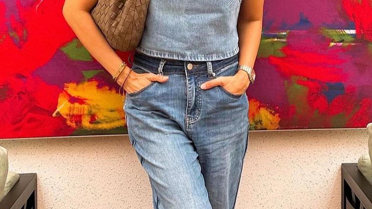 <b>2. Outfit Jeans Ala Ussy Sulistiawaty</b><br>