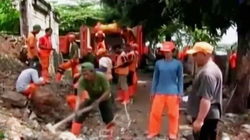 Kilas Indonesia: Tembok Ambruk di Bintaro, Akses Jalan Ditutup