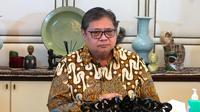 Menteri Koordinator Bidang Perekonomian Airlangga Hartarto saat menyampaikan keynote speech secara virtual mewakili Presiden Joko Widodo dalam acara The Indonesian Iron &amp; Steel Industry Association (IISIA) Business Forum 2022, Kamis (1/12/2022).