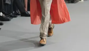 Sepatu Transparan Saint Laurent di Paris Fashion Week Dikaitkan dengan Fetish Kaki