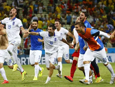 Timnas Yunani berhasil lolos ke babak 16 besar Piala Dunia 2014 setelah menumbangkan Pantai Gading 2-1 di Stadion Castelao, Fortaleza, Brasil, (25/6/2014). (REUTERS/Paul Hanna)