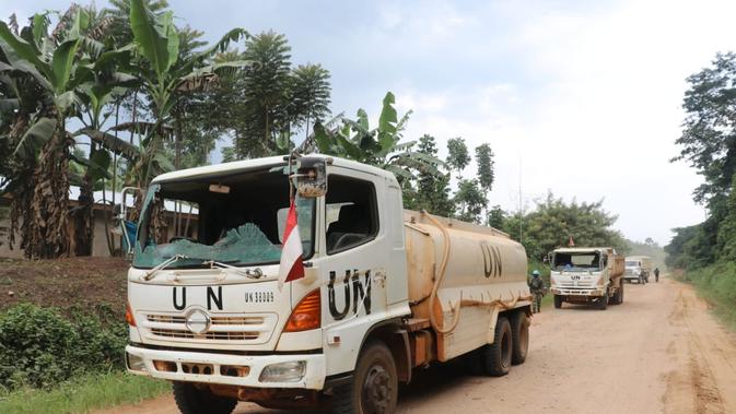 Kondisi kendaraan yang diserang kelompok bersenjata saat dipakai prajurit TNI asal Indonesia menjalankan misi perdamaian di Kongo hingga Serma Rama Wahyudi meninggal. (dok TNI)