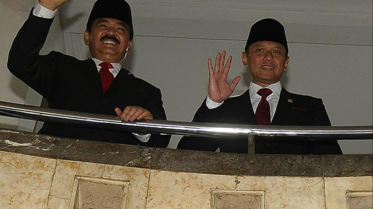 "Dan beliau menyampaikan bahwa ada sejumlah pekerjaan rumah, isu-isu yang harus kita tangani, dan beliau menyampaikan Wamen dan jajaran pejabat teras ATR/BPN ini juga siap untuk bekerjasama semuanya," kata AHY.<br><br>