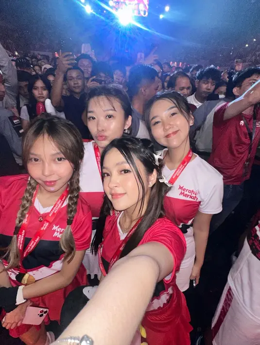 Satu tim dengan Fuji, Eca Aura tak kalah mencuri perhatian. Di pertandingan ganda campuran, ia berpasangan dengan Alam Ganjar [@elsaajapasal]