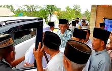 Meriah, Dijemput 60 Mobil Sampai Dikawal Polisi Momen Kades Pulang dari Umroh