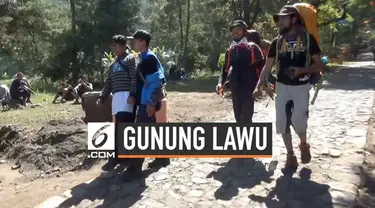 Cuaca dingin melanda Kawasan Wisata Cemoro Sewu di jalur pendakian Gunung Lawu, Kabupaten Magetan, Jawa Timur. Suhu di puncak Gunung Lawu diperkirakan mencapai minus 2 derajat celcius.