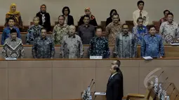 Ketua Badan Pemeriksaan Keuangan (BPK RI) Harry Azhar Aziz (kiri) bersama jajarannya saat mengikuti Rapat Paripurna di Komplek Parlemen, Jakarta, Selasa (7/4/2015). Rapat tersebut untuk mendengarkan laporan dari BPK. (Liputan6.com/Andrian M Tunay)