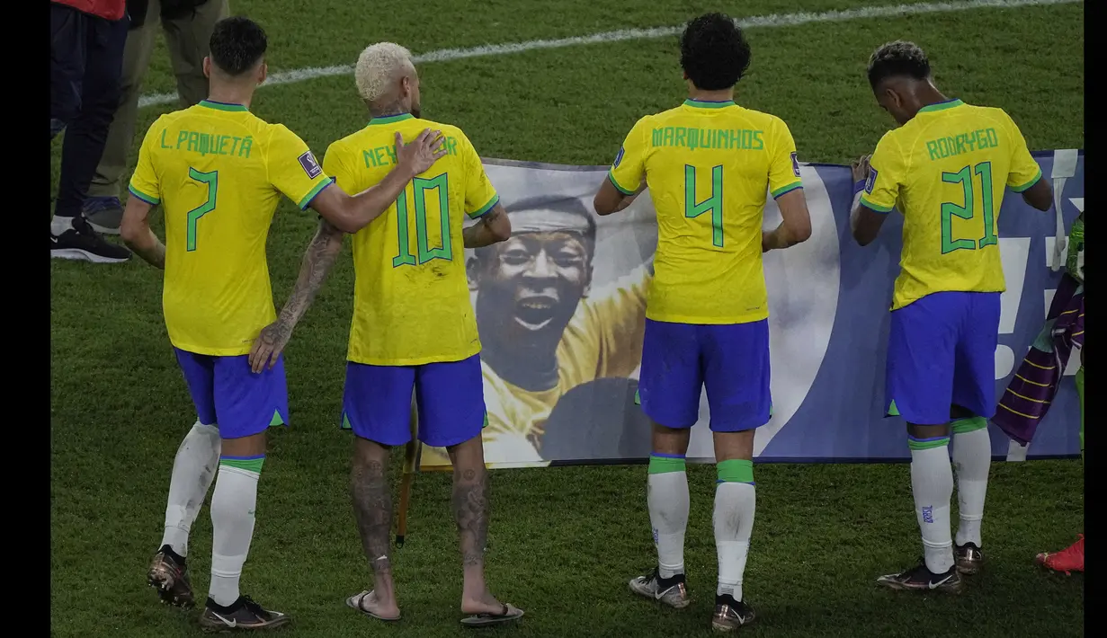 Bukan hanya memakai sendal jepit, Neymar bersama Timnas Brasil dikecam karena selebrasi berlebihan yang mereka lakukan saat menundukkan Korea Selatan di babak 16 besar Piala Dunia 2022. (AP Photo/Darko Bandic)
