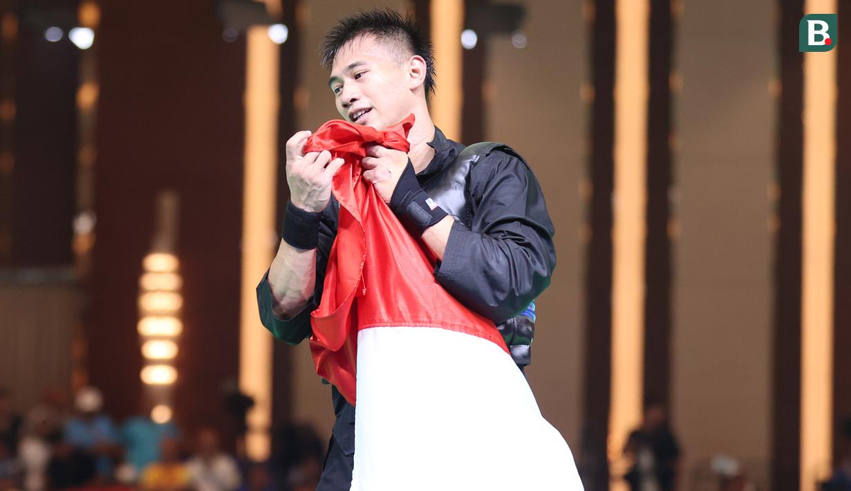 Dia menaklukkan lawannya dari Malaysia di nomor tanding putra kelas F SEA Games 2023 Kamboja. (Bola.com/Abdul Aziz)