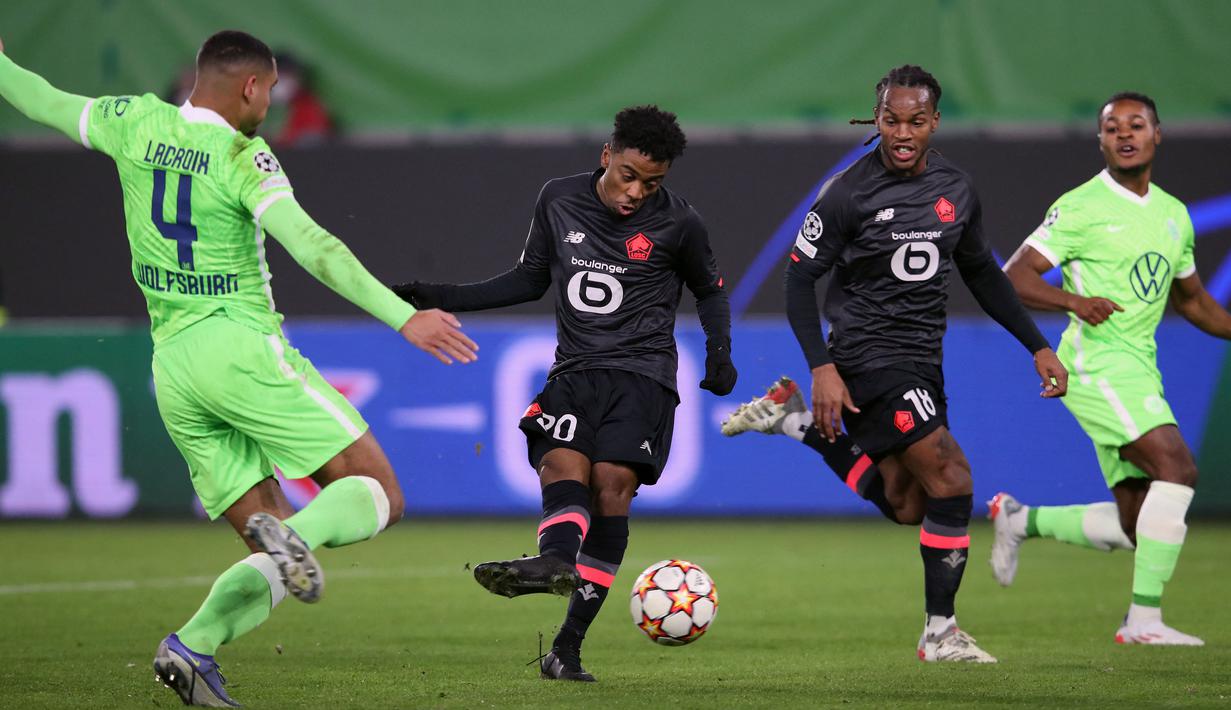 Angel Gomes (dua kiri) merupakan pemain lulusan akademi Manchester United. Minim jam bermain, ia akhirnya memutuskan untuk bergabung dengan tim Ligue 1 Lille dengan status bebas transfer pada tahun 2020 dan memenangkan Trophee des Champions setahun kemudian. (AFP/Ronny Hartmann)