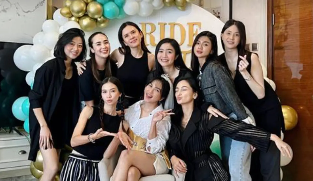 Yuki Kato, Febby Rastanty, Pamela Bowie, dan lainnya kompak memberikan kejutan dalam nuansa hitam [@valtifanka]
