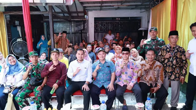 Wakil Wali Kota Tangerang Selatan, Pilar Saga Ichsan saat serah terima pembangunan tangki septik ke masyarakat di Pondok Cabe Ilir dan Pondok Cabe Udik, Kecamatan Pamulang pada Rabu, 31 Juli 2024. (Istimewa)