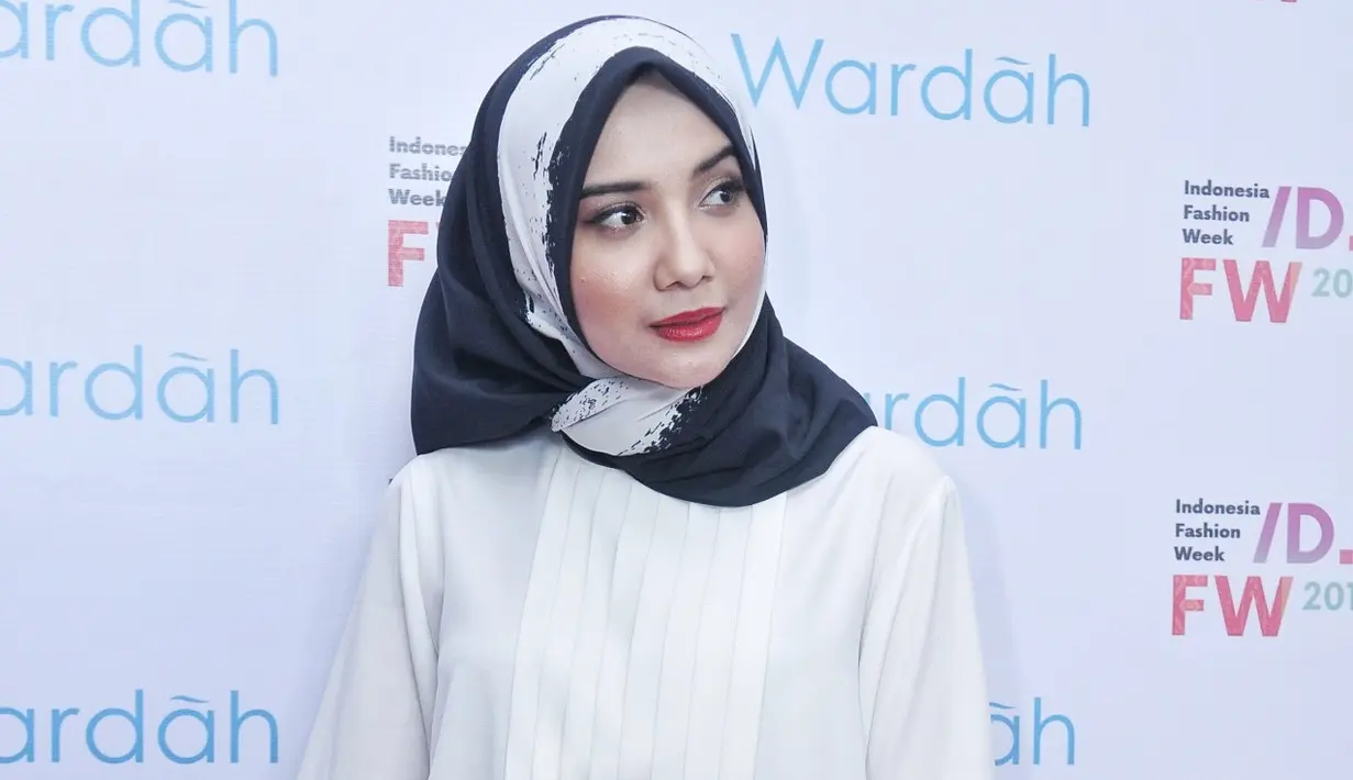 Sejak serius menekuni bisnis fashion, Zaskia Sungkar sudah jarang terlihat di layar kaca maupun layar lebar. Kini, setelah lama tak muncul, istri dari Irwansyah itu mengaku kangen syuting. (Adrian Putra/Bintang.com)