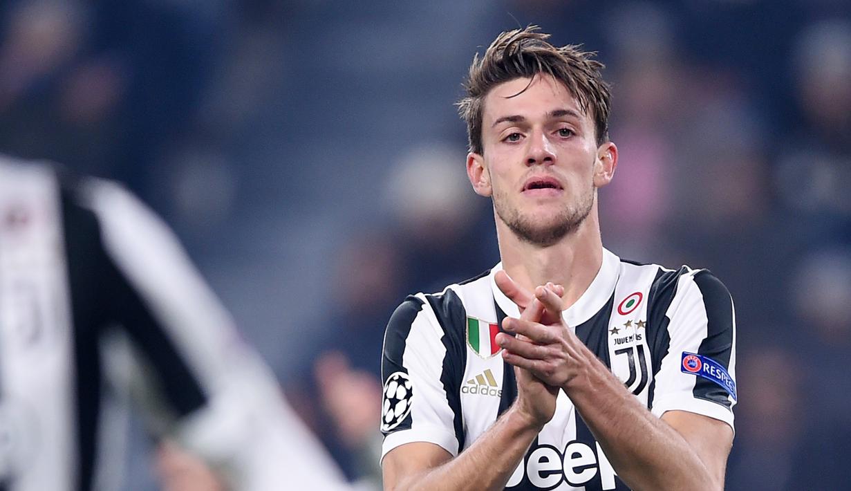 1. Daniele Rugani (Juventus) – Bek Juventus ini menjadi pesepak bola Serie A pertama yang diumumkan terjangkit virus Corona. Melalui laman resmi nya, Bianconeri mengumumkan hasil tes Rugani dan menyatakan pemain tersebut positif Corona. (AFP/Filippo Monteforte)