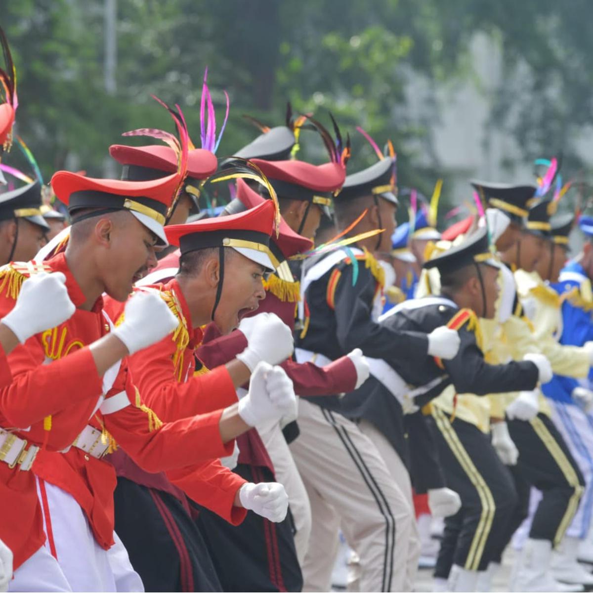 Siswa Lulus dari Barak Militer