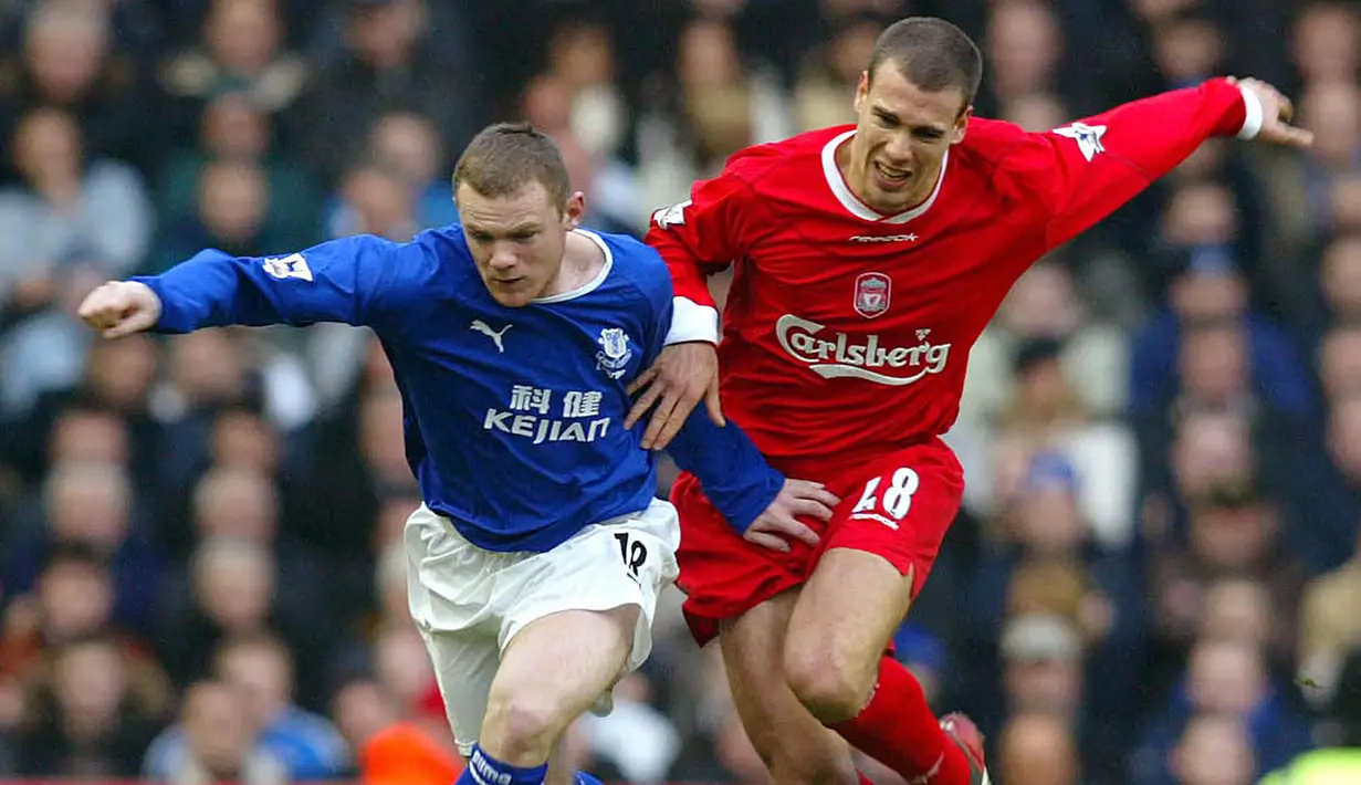 Wayne Rooney yang telah pensiun pada Januari 2021 bersama Derby County menempati posisi ke-3 dalam daftar 5 besar pemain termuda yang mampu mencetak gol di Premier League Liga Inggris. Momen itu terjadi saat ia mencetak satu gol kala Everton menang 2-1 atas Arsenal pada laga pekan ke-10 Premier League musim 2002/2003 (19/10/2002). Saat itu usianya baru menginjak 16 tahun, 11 bulan dan 25 hari. (AFP/Steve Parkin)