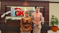Komisioner Komisi Informasi Pusat Samrotunnajah Ismail bersama  Friderica Widya Sari sebagai Ketua Otoritas Jasa Keuangan (OJK). (Istimewa)
