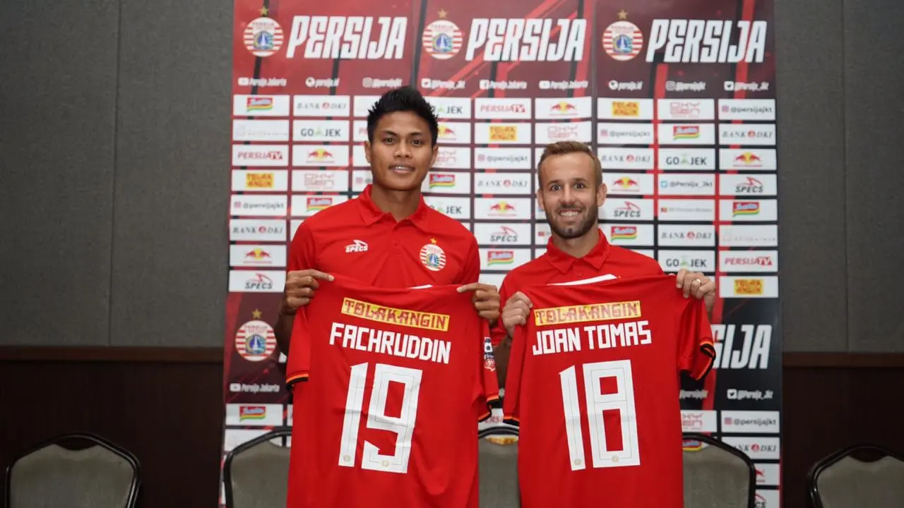 Dua pemain baru Persija Jakarta, Fachruddin Aryanto dan Joan Tomas.