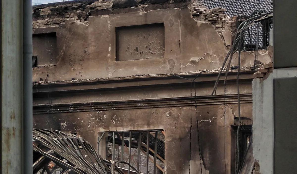 Total kerugian Museum Nasioal akibat kebakaran masih ditelaah. Penilaian kerugian barang bersejarah perlu pendalaman lebih lanjut.<br>
