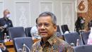 Wakil Menteri Keuangan (Wamenkeu) Suahasil Nazara tiba untuk mengikuti rapat kerja dengan Badan Legislasi DPR RI di kompleks Parlemen, Jakarta, Kamis (18/8/2022). Raker tersebut dalam rangka harmonisasi Rancangan Undang-Undang (RUU) tentang pengembangan dan penguatan sektor keuangan. (Liputan6.com/Angga Yuniar)