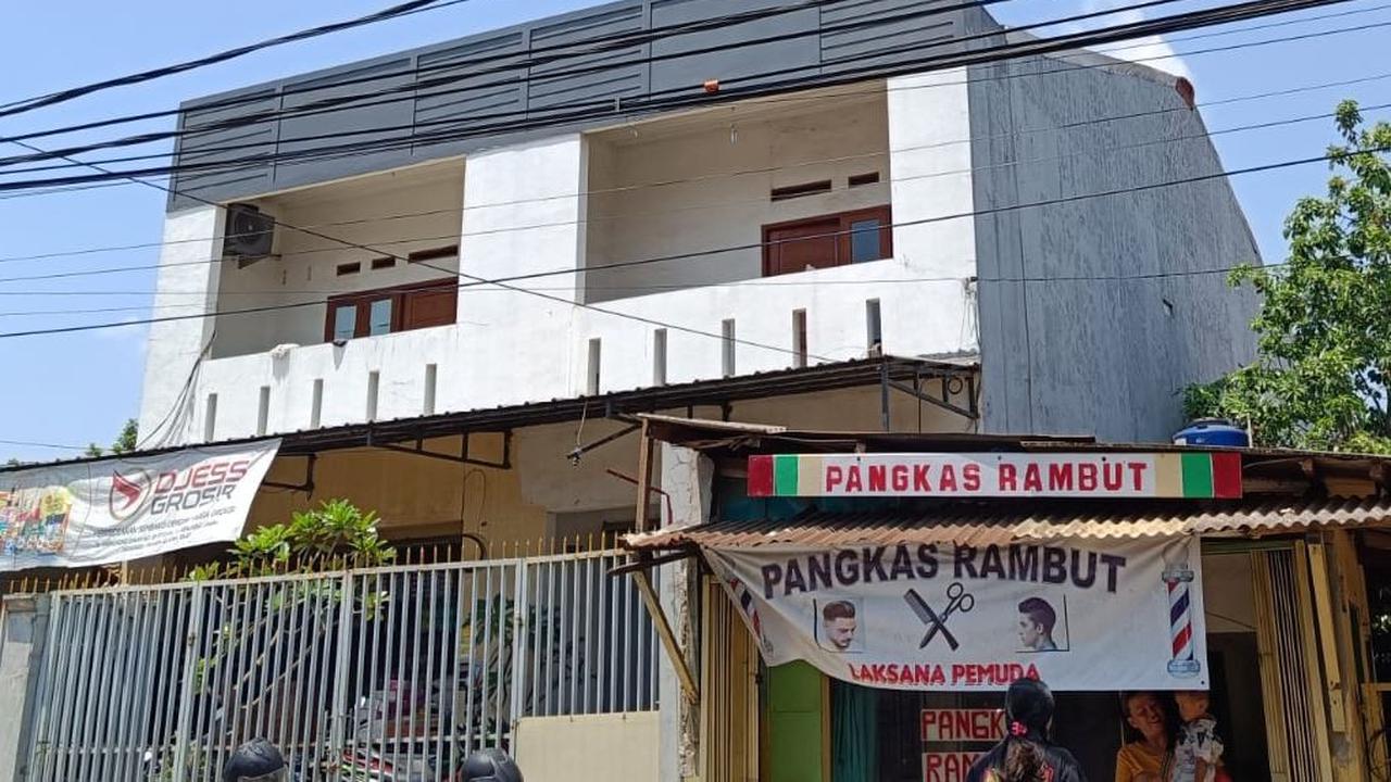 Polda Metro Jaya membongkar studio produksi film porno yang melibatkan artis, foto model hingga selebgram di Jakarta Selatan. Rumah produksi itu berada di jalan Srengseng Sawah, Jagakarsa, Jakarta Selatan.
