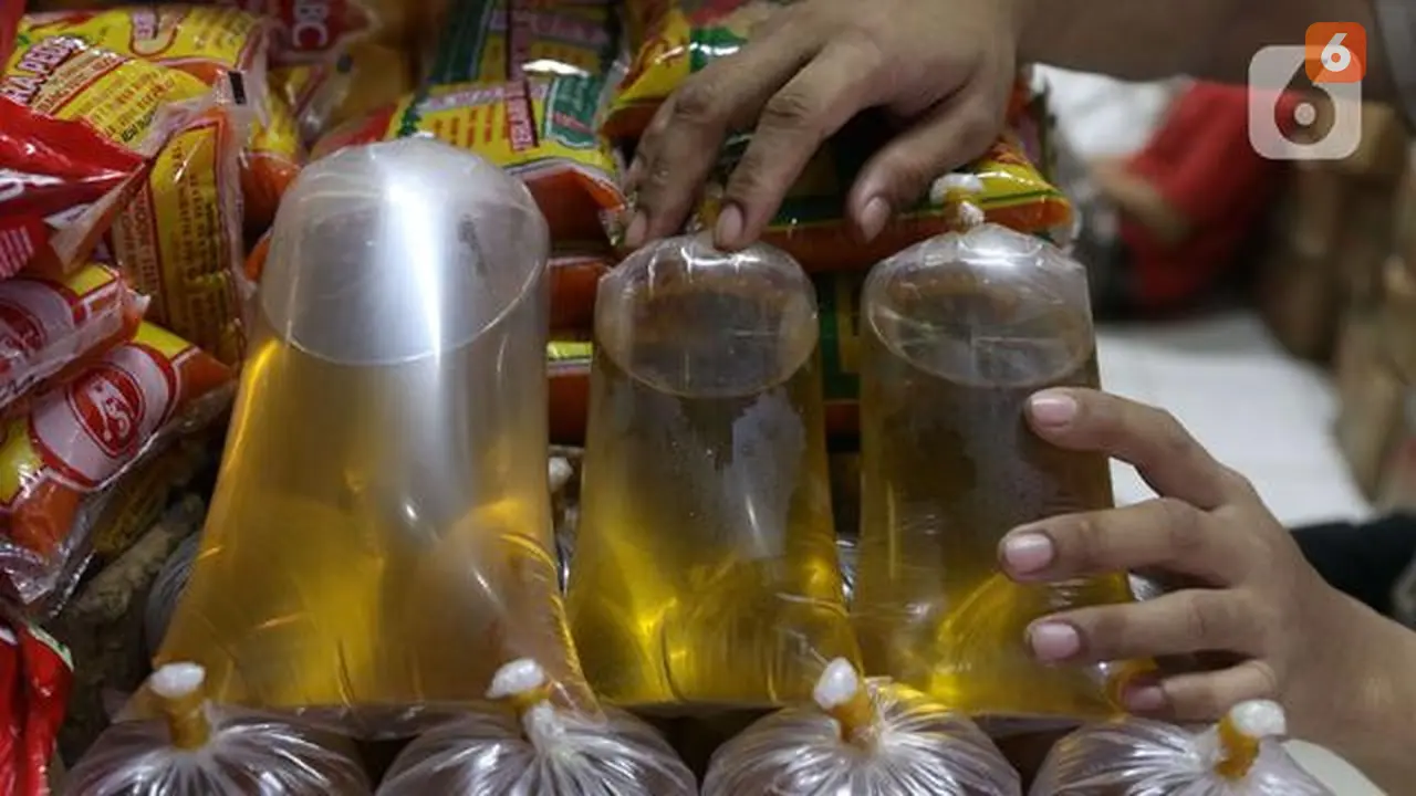 Minyak gorend curah di pasar tradisional (Arfandi Ibrahim/Liputan6.com)