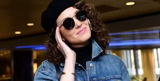 Loren Allred selalu terlihat natural dengan makeup yang nggak terlalu tebal. Meski demikian ia selalu terlihat cantik. (Lisa Lake / GETTY IMAGES NORTH AMERICA / AFP)