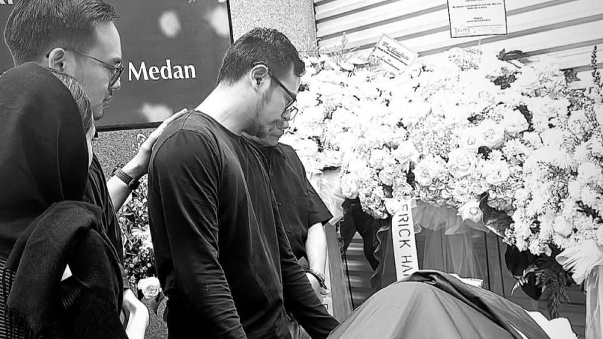 Surya Sahetapy Tiba di Jakarta Lalu Jenguk Jenazah Ray Sahetapy: Pengalaman Ini Sulit Sekali Diurai