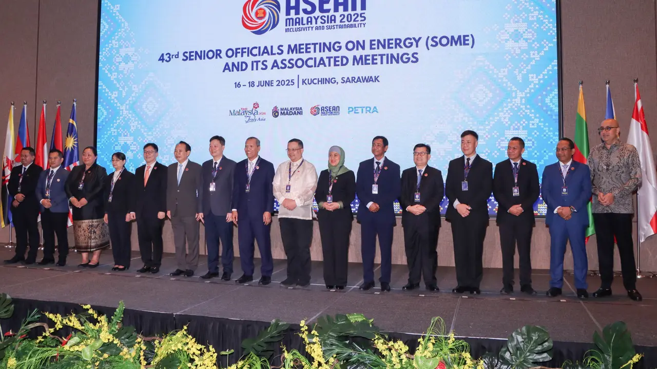 Malaysia sebagai tuan rumah Pertemuan Pejabat Tinggi Energi ASEAN (SOME) ke-43 menyambut para pejabat tinggi negara-negara ASEAN beserta delegasi menyelenggarakan jamuan makan malam.