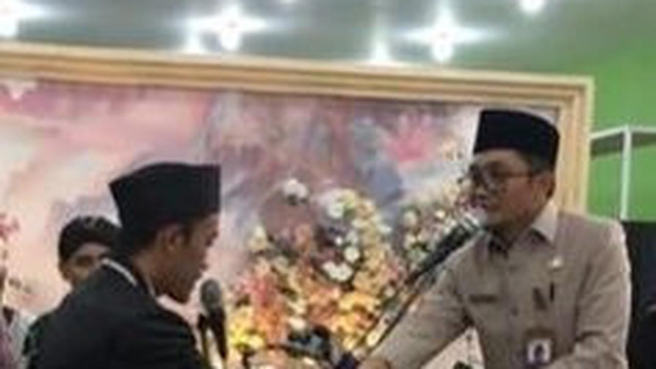 Momen Unik Sepasang Pengantin Lakukan Akad Nikah di Atas Motor Trail, Curi Perhatian Warganet