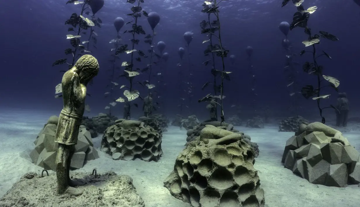 Pemandangan taman patung bawah laut MUSAM di Ayia Napa, Siprus, 18 September 2021. Menurut situs web museum, taman ini menjadi simbol untuk meningkatkan kisah Zona Perlindungan Laut yang baru dibuat Ayia Napa sambil mengakui praktik penggundulan hutan di masa lalu. (EMILY IRVING-SWIFT/AFP)