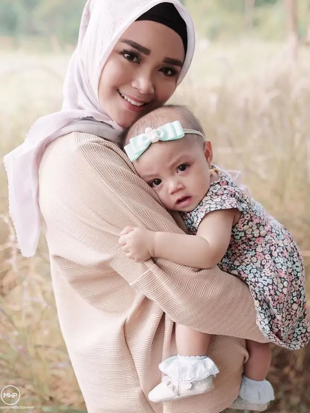 Lama Vakum dari Dunia Hiburan, Ini 6 Potret Terbaru Sheza Idris