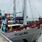 Kapal Pinisi Bakti Nusa bersandar di dermaga Pelabuhan Gorontalo, Sulawesi Utara, Rabu (16/1). Kapal Pinisi Bakti Nusa memiliki panjang 28 m dan lebar 6 m ini dibuat dengan menghabiskan dana Rp 2,7 miliar. (Liputan6.com/ Arfandi Ibrahim)