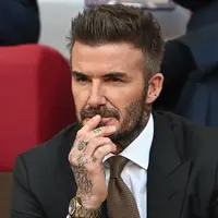 David Berchkam terlihat duduk di tribune sebelum pertandingan Piala Dunia antara Inggris dan Iran. [Foto: AFP/Paul Ellis]