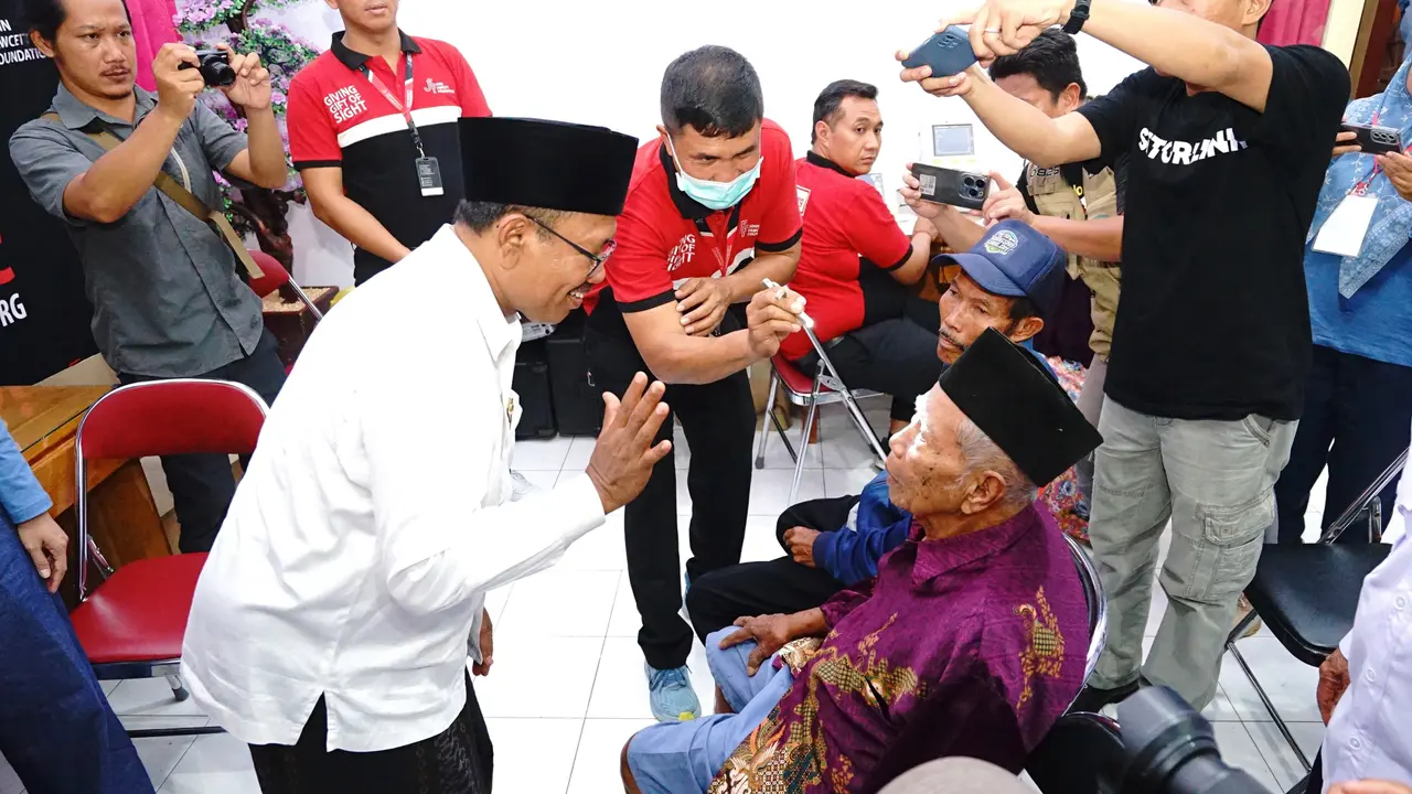 Pemkab Banyuwangi Gelar Operasi Katarak Gratis Sekaligus Berikan Kacamata Gratis