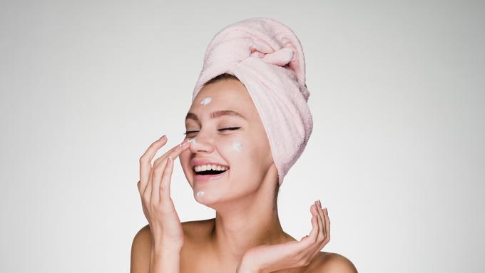 Agar Lebih Optimal, Ini Aturan Gunakan Pelembap Wajah Saat Cuaca Panas / Image: Shutterstock