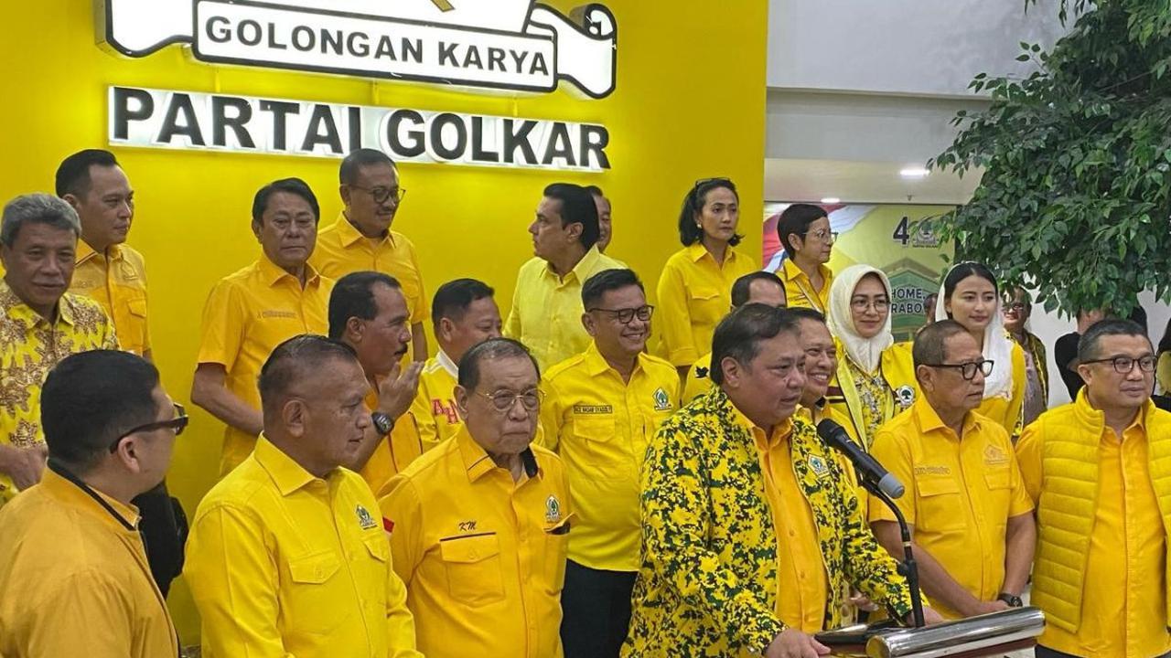 Sementara untuk Pilgub Jateng, Airlangga mengatakan Golkar masih perlu mengevaluasi terlebih dahulu. Baru setelah itu mereka bisa menentukan siapa calon yang akan diusung.