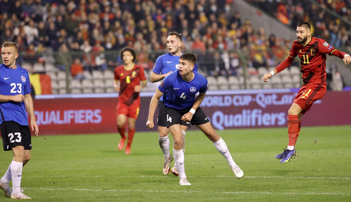 Babak kedua berjalan delapan menit, Belgia berhasil menggandakan keunggulan menjadi 2-0. Gol dicetak oleh Yannick Carrasco melalui tembakan jarak jauh usai menerima umpan Christian Benteke. (AP/Olivier Matthys)