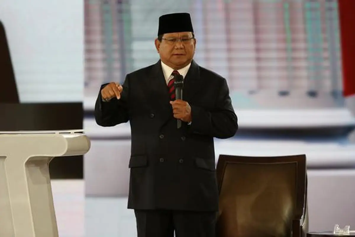 Kehangatan Jokowi - Prabowo Awali Debat Keempat Pilpres 2019