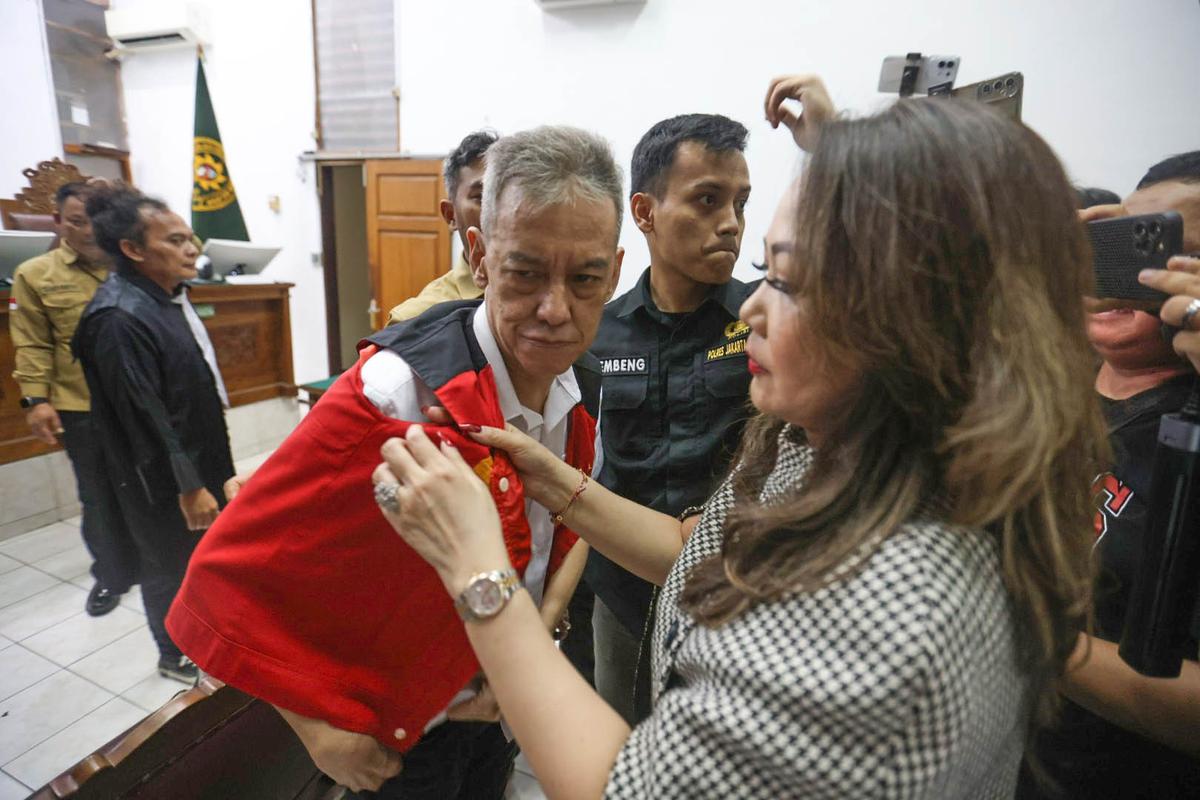 FOTO: Fariz RM Divonis 10 Bulan Penjara dan Denda Rp800 Juta dalam Kasus Narkoba