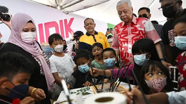 PM Malaysia Dikritik, Pakai Kemeja Seharga Rp23 Juta di Acara Karnaval Rakyat