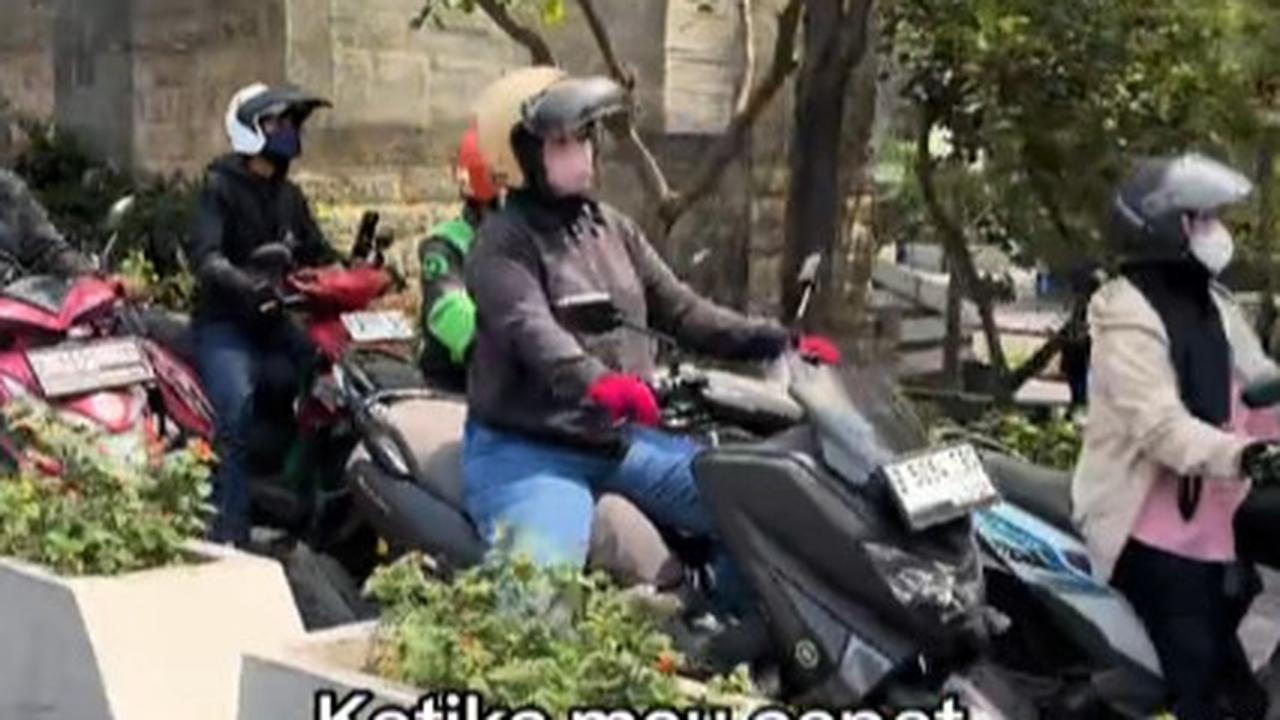 Imbas Tak Taat Aturan, Sejumlah Pesepeda Motor Ini Tersendat Akibat Tertahan Mobil di Depannya