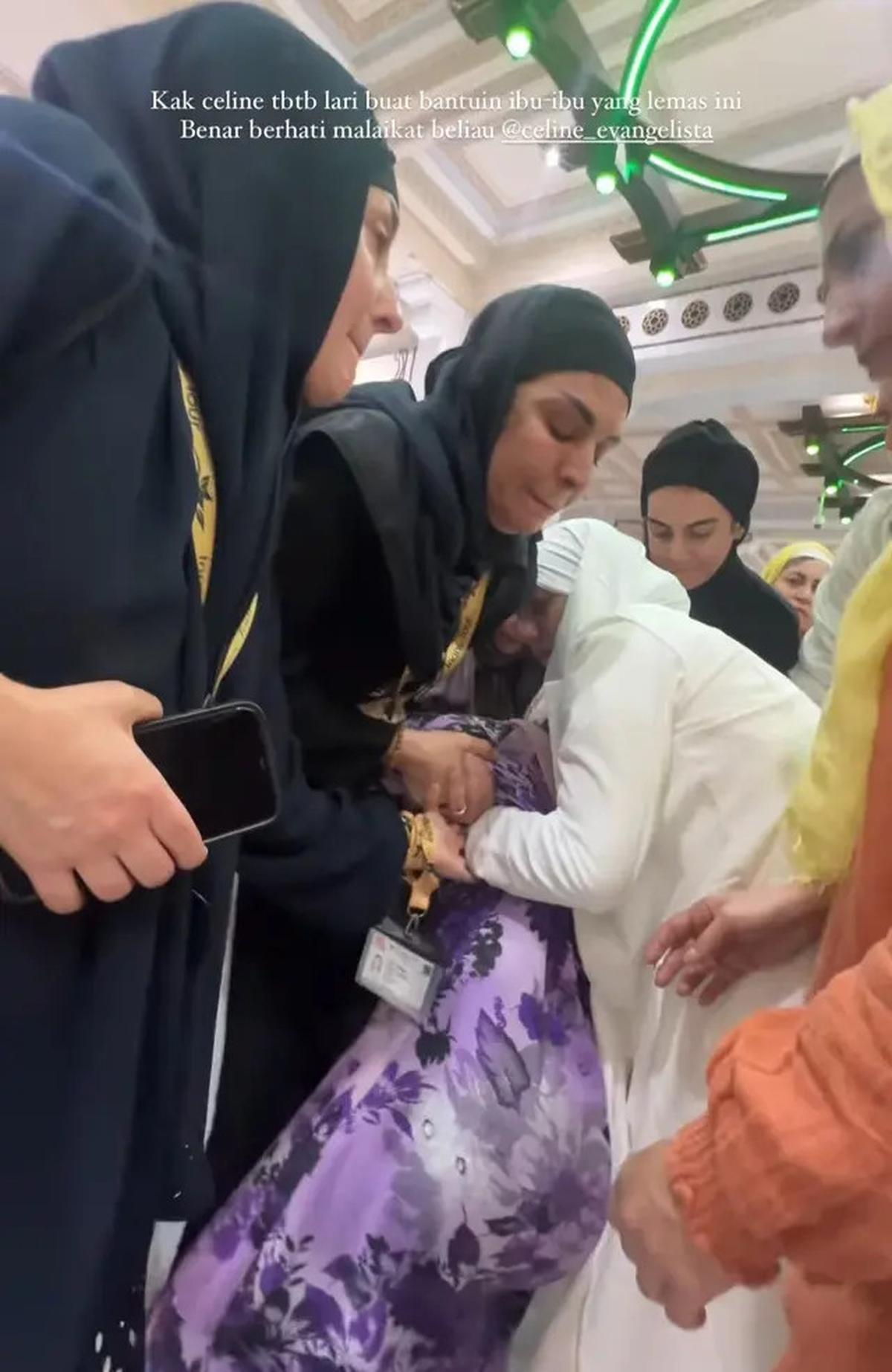 7 Momen Celine Evangelista Bantu Ibu-Ibu Terjatuh Saat Umroh, Panen Pujian