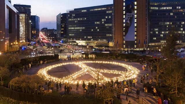 FOTO: Tanda Perdamaian Raksasa dari Belgia untuk Perang di Ukraina