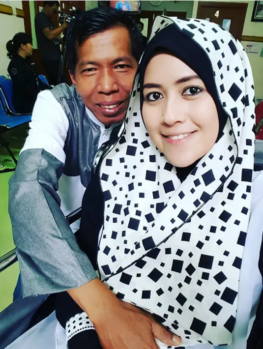 Tidak hanya sang istri Meggy Wulandari yang mengalami ngidam. Tapi juga Kiwil, Komedian yang belakangan ini jarang muncul di layar kaca lantaran berdakwah. (Instagram/meggykiwil)