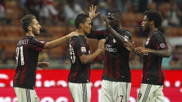 Carlos Bacca dan Luiz Adriano, pemain baru asal Amerika Latin mencetak dua gol AC Milan saat melawan Empoli tampil di San Siro, Milano (30/8/2015).
