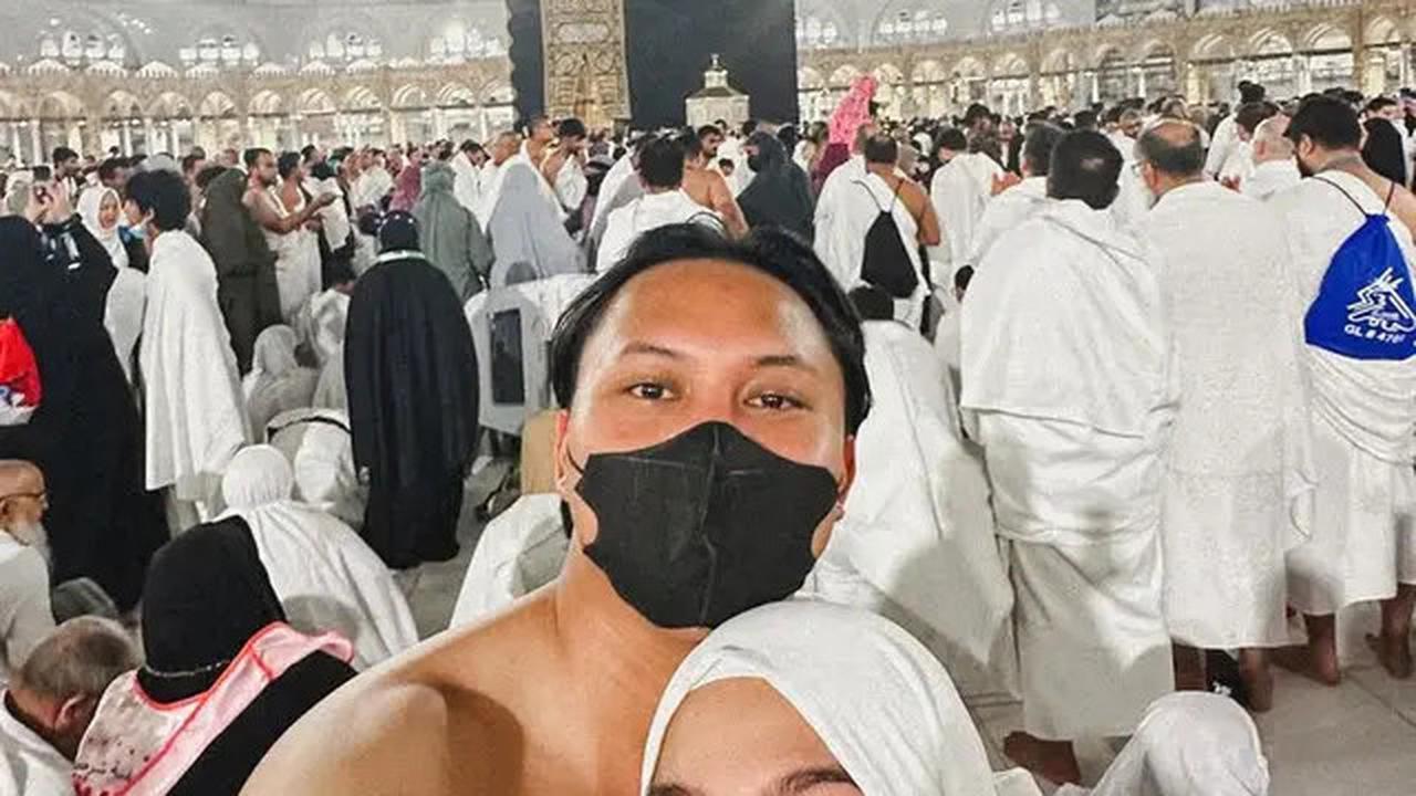 8 Potret Pesona Mahalini Kenakan Hijab saat Umrah, Kehamilan Tak Menjadi Penghalang untuk Beribadah