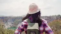 Ada rencana untuk melakukan solo traveling tahun ini? Jangan lupa untuk membawa barang-barang wajib di bawah ini. (Sumber: Freepik/firachardz).