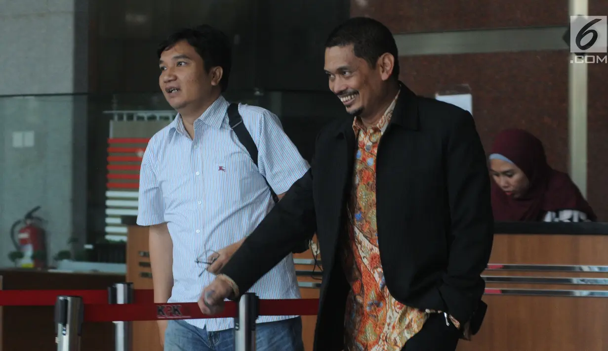 Direktur Utama PT INTI Darman Mappangara usai menjalani pemeriksaan oleh penyidik di Gedung KPK, Jakarta, Jumat (30/8/2019).  Darman diperiksa terkait dugaan menerima suap proyek pengadaan baggage handling system (BHS) atau sistem penanganan bandara untuk 6 bandara. (merdeka.com/Dwi Narwoko)