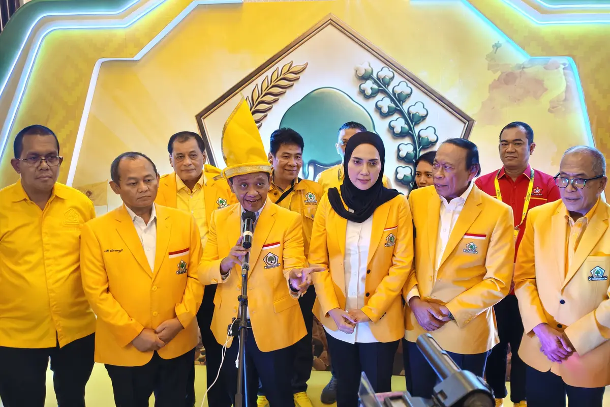 Menteri Energi dan Sumber Daya Mineral (ESDM) Bahlil Lahadalia yang juga Ketua Umum Golkar usai membuka Musyawarah Daerah (Musda) XI DPD Partai Golkar Sulawesi Selatan di Hotel Claro, Makassar.